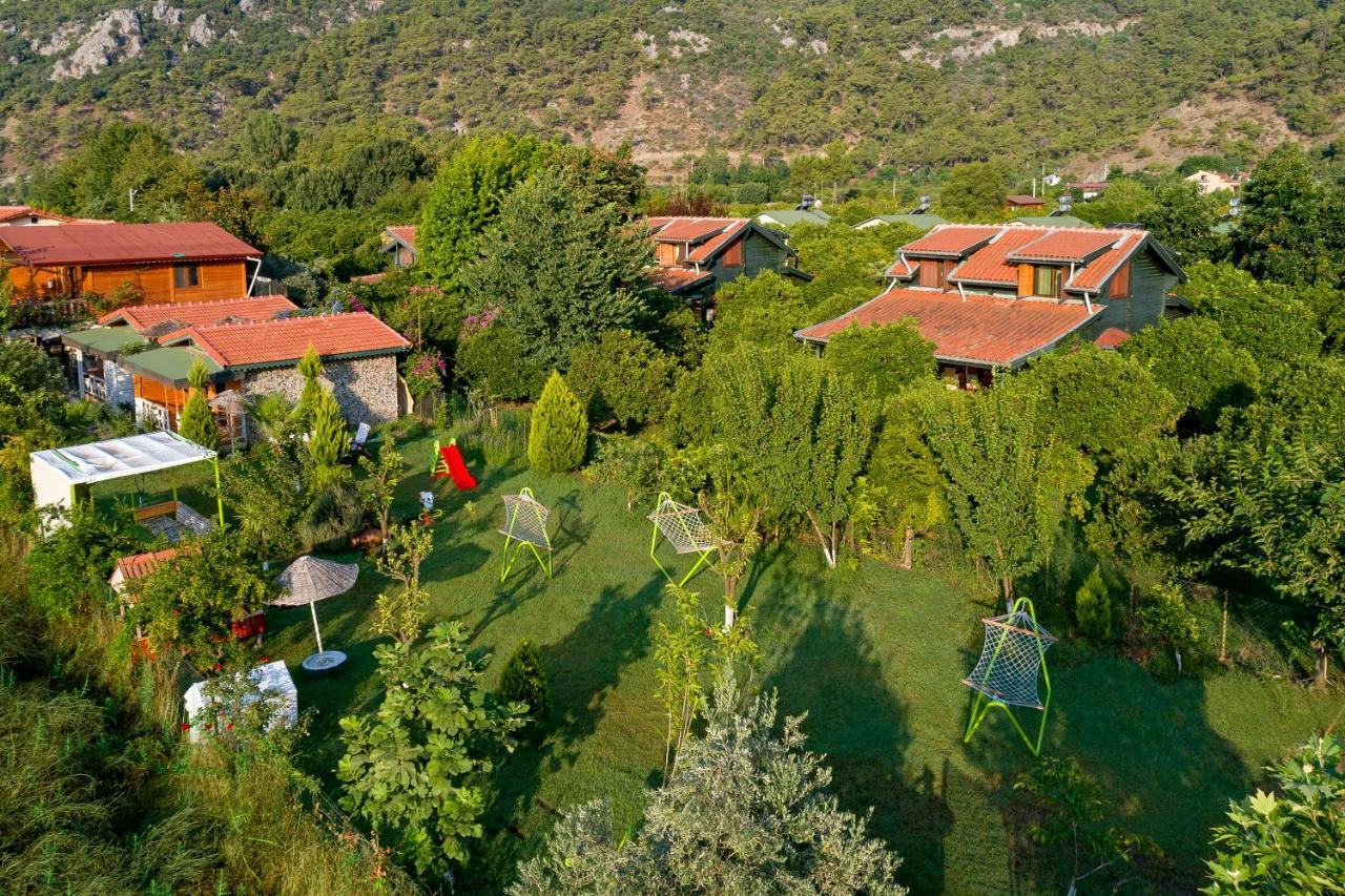 Flora Pansiyon Cirali Apartment Kemer Luaran gambar