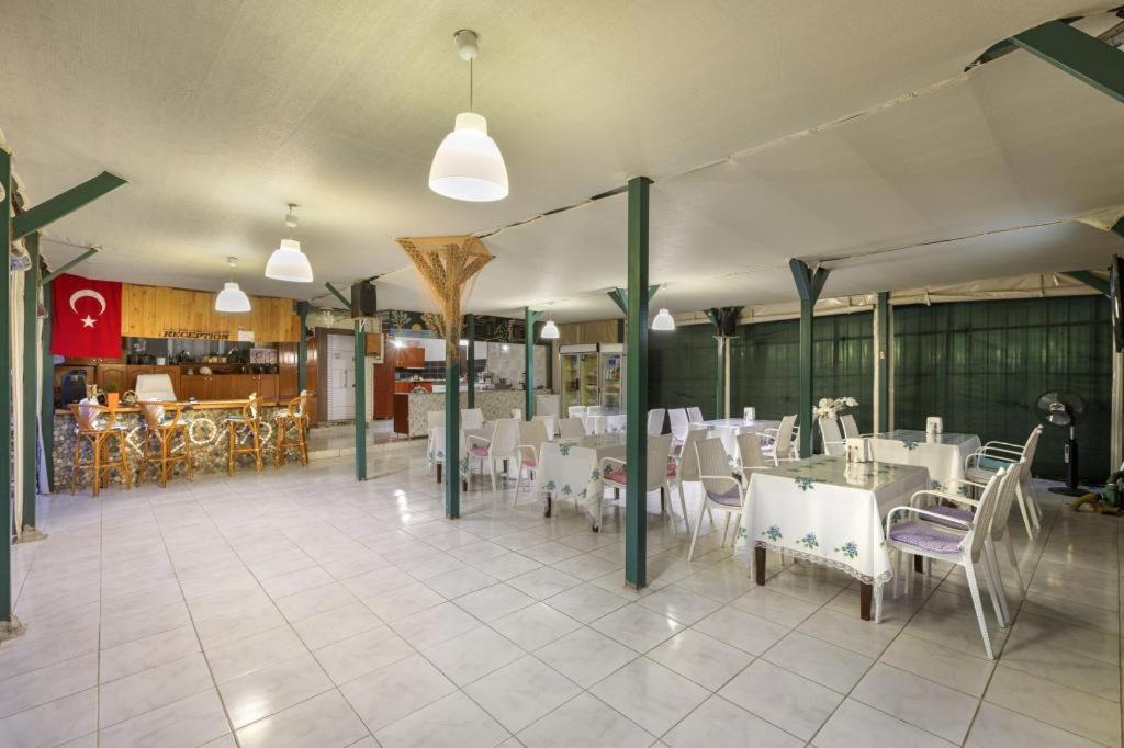 Flora Pansiyon Cirali Apartment Kemer Luaran gambar