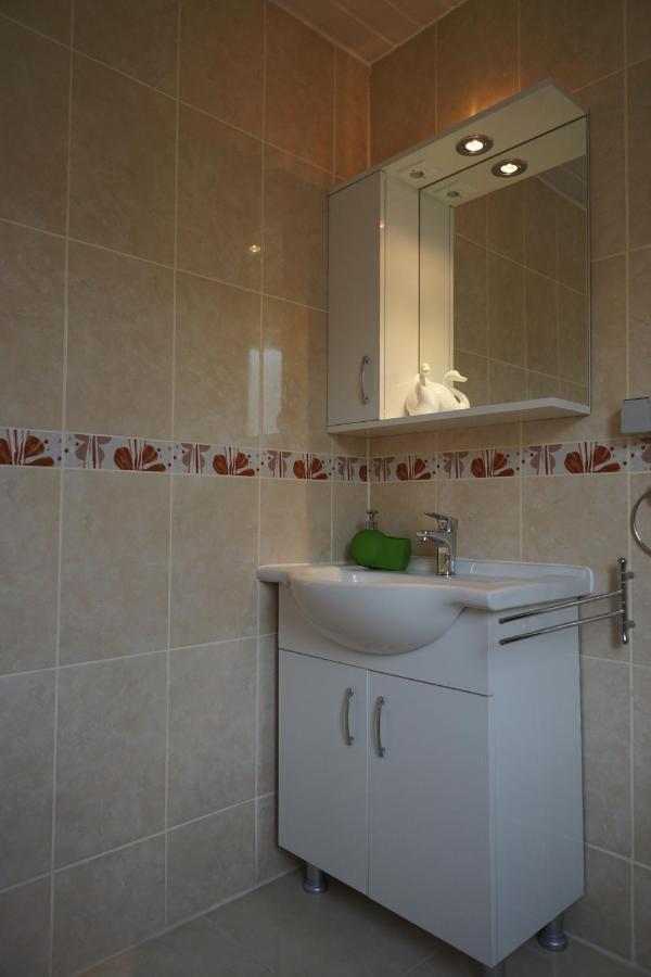 Flora Pansiyon Cirali Apartment Kemer Luaran gambar