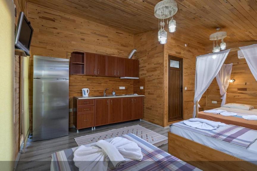 Flora Pansiyon Cirali Apartment Kemer Luaran gambar